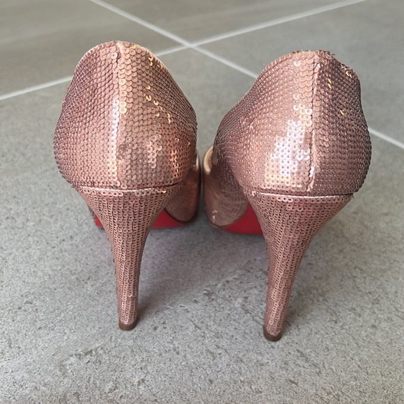 RARE Preowned Christian Louboutin Rose Gold Very Prive paillettes in size 39 - Picture 8 of 10
